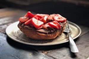 Bread topped with nutella and strawberries. Credit: Unsplash