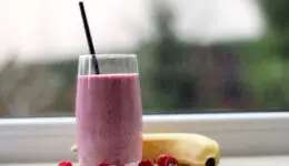 Smoothie made with banana, raspberry and blueberries. Credit: Unsplash