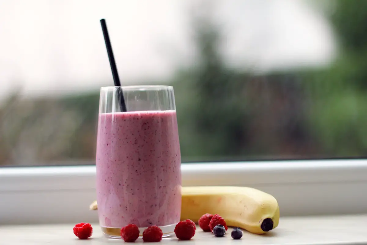 Smoothie made with banana, raspberry and blueberries. Credit: Unsplash