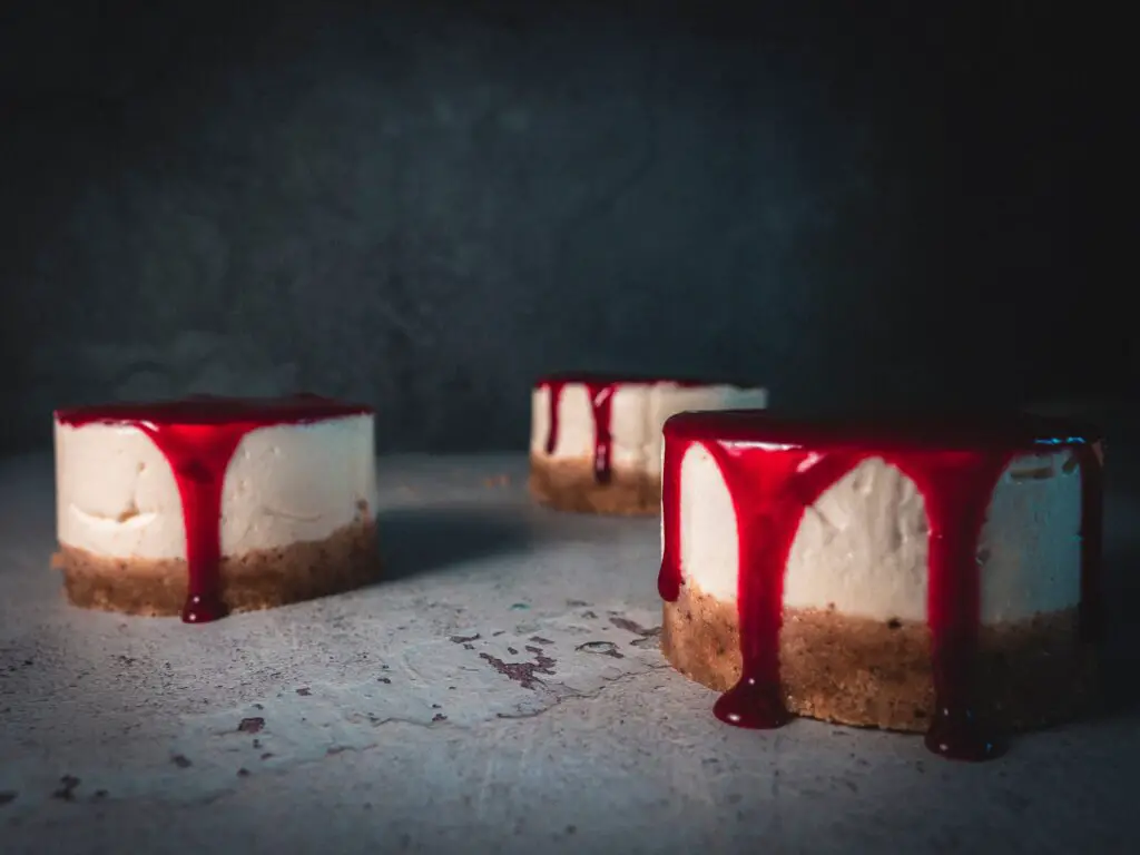 The perfect way to cut cheesecake in circles for display at special events.
