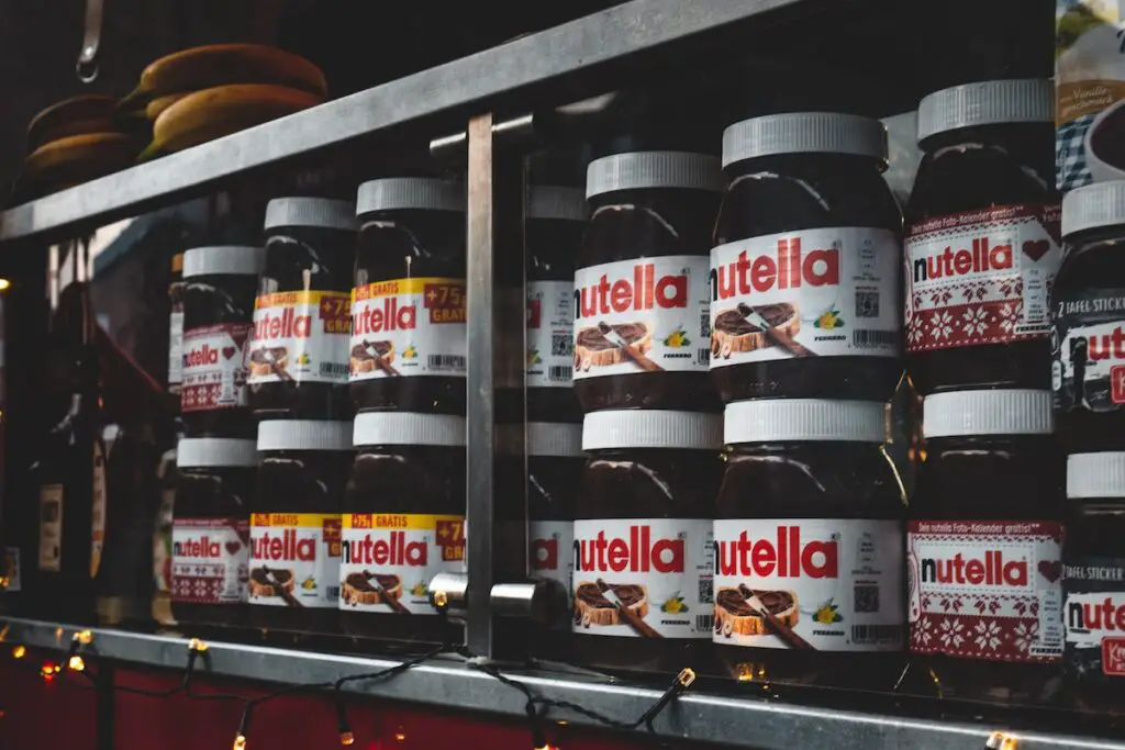 Nutella stocké sur une étagère. Crédit : Unsplash