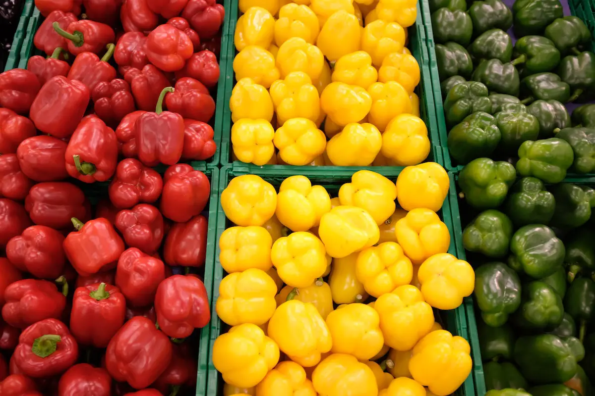 Red, yellow and green bell peppers. Credit: Unsplash
