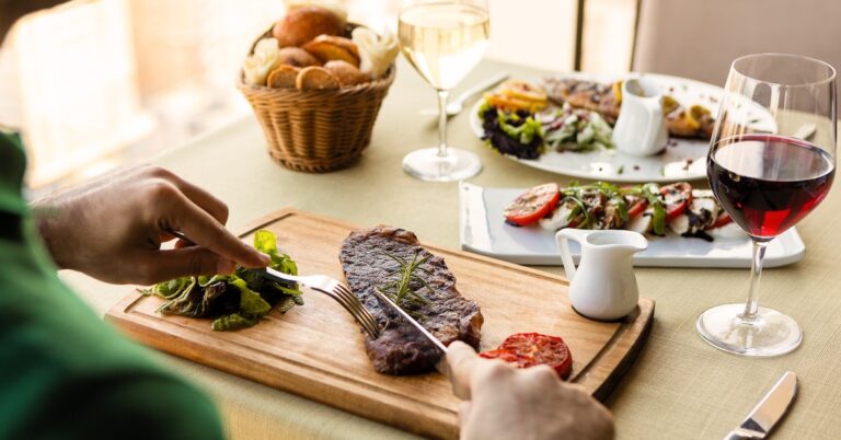 Flank steak vs skirt steak. Credit: Unsplash