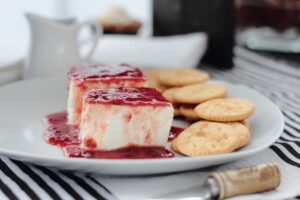 Cheesecake with gelatin used.