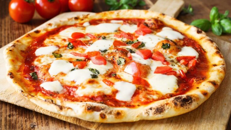 Pizza cornicione.