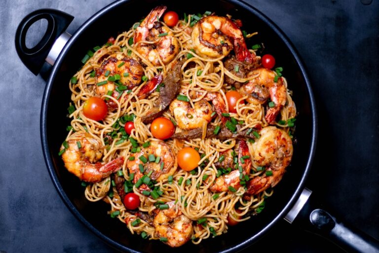 Spicy prawn pasta in a pan.
